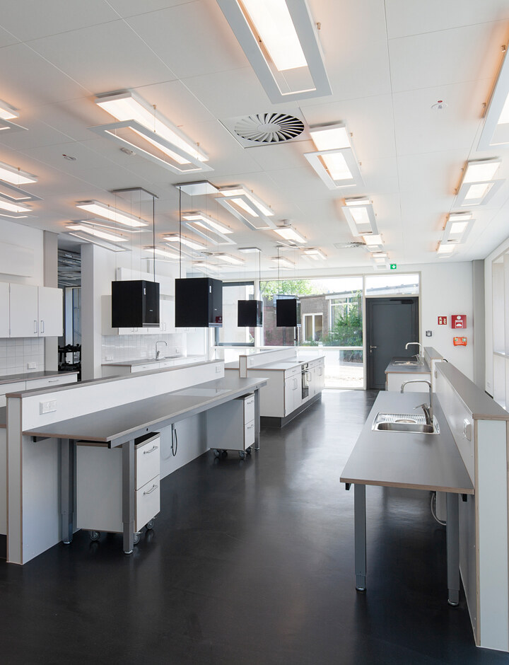 Diffuse Lichtsysteme in den Lernräumen sorgen für eine gleichmässige Beleuchtung